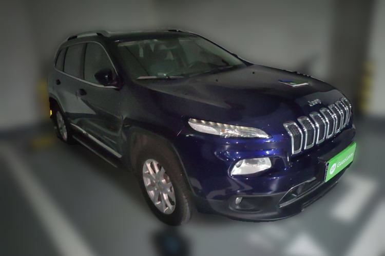 Used Jeep Cherokee 2016 2.4L Professional Smart Version Front Right 45 Deg
