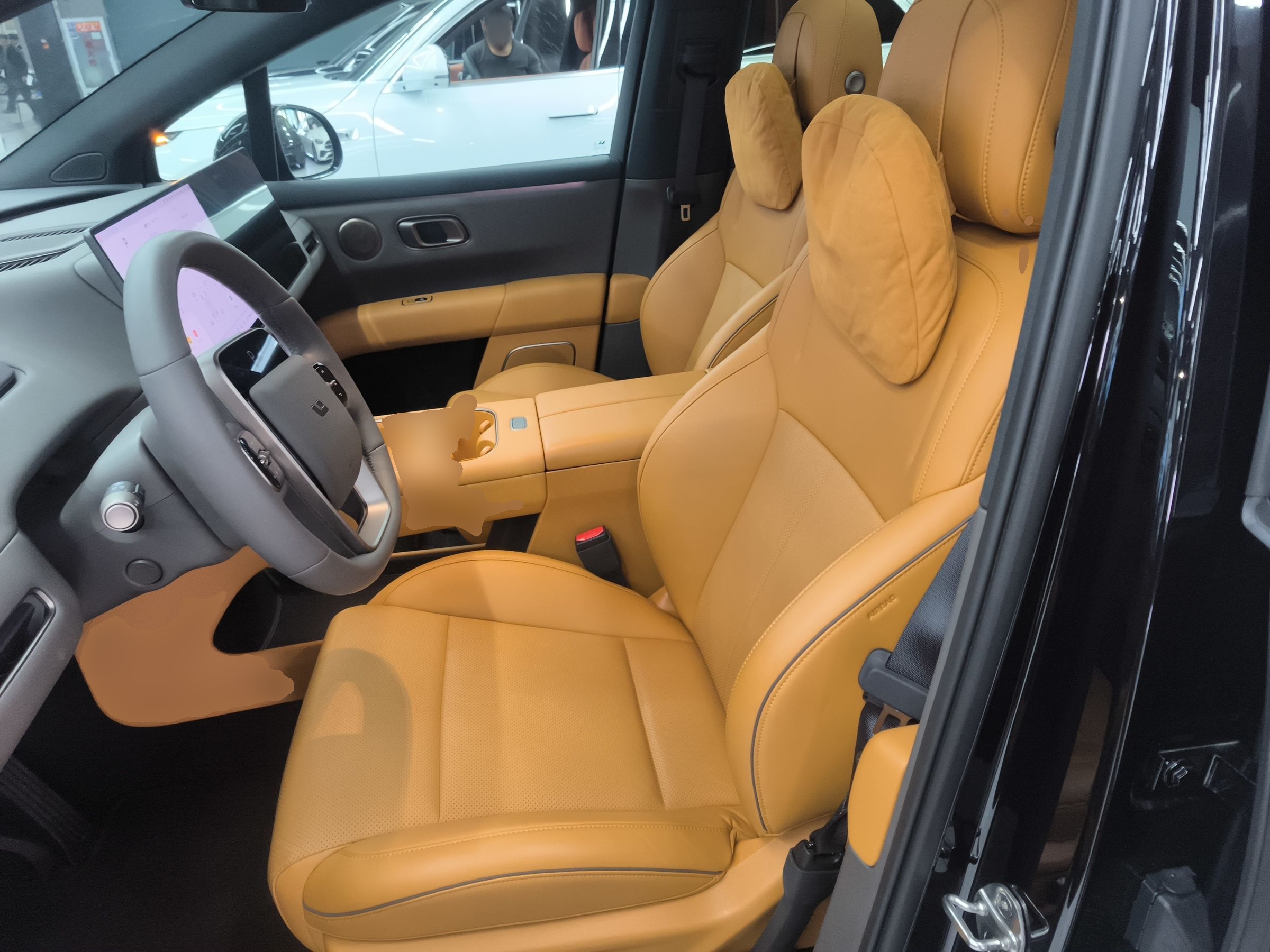 المقاعد الأمامية داخل السيارة