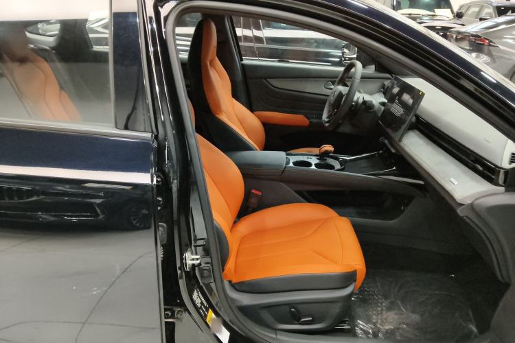 Used Changan UNI-V 2025 Model Third-Generation 2.0T Dynamic Edition