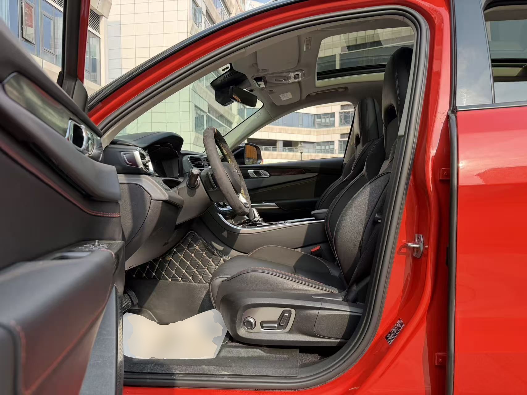 Переднее сиденье в автомобиле