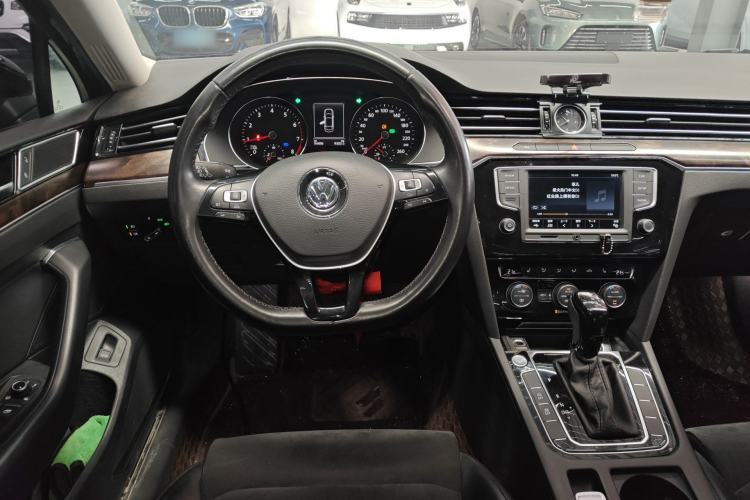 Used Volkswagen Magotan 2017 330TSI DSG Luxury Model Steering Wheel