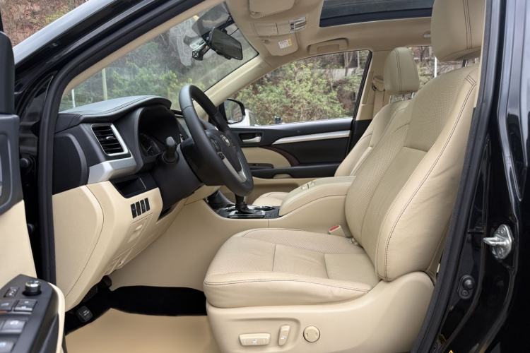 Used Toyota Highlander 2017 2.0T Four-Wheel Drive Luxury Edition 7 Seats Left Front Seat