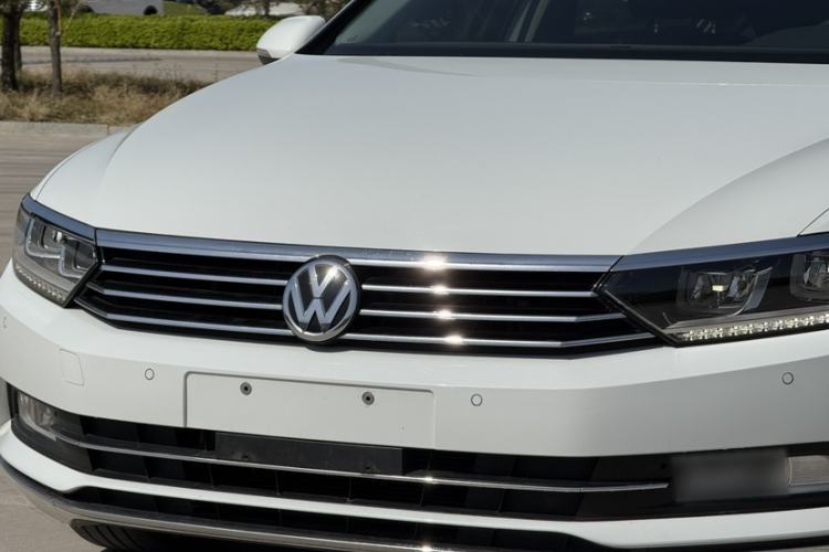 Used Volkswagen Magotan 2018 330TSI DSG Luxury Model Exterior 13