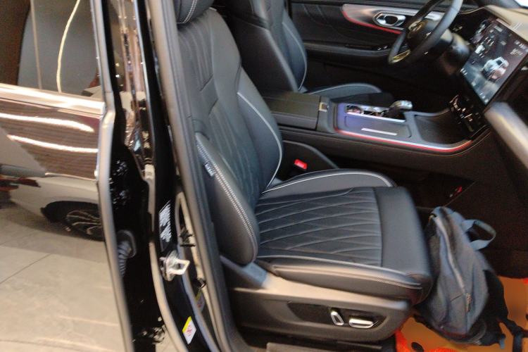 Used GAC Trumpchi GS8 2025 Linghang Series 2.0 TGDI Four-Wheel-Drive Luxury Edition 5 Seats Right Front Seat