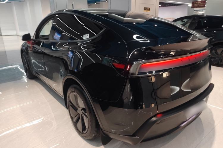 Used Tesla Model Y 2025 Rear-Wheel-Drive Version Exterior 2