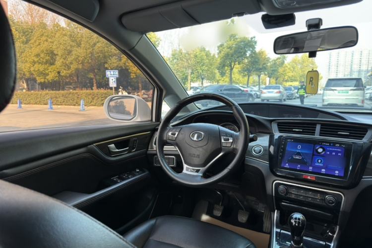 Used Great Wall C50 2014 Upgraded Model 1.5T Manual Fashion Edition Interior 5