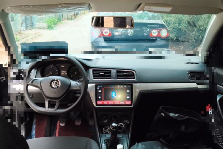 Used Volkswagen Lavida 2015 1.6L Manual Fashion Edition Center Console