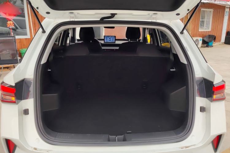 Used Wuling Alvez 2022 1.5L Manual Free-Style Model
