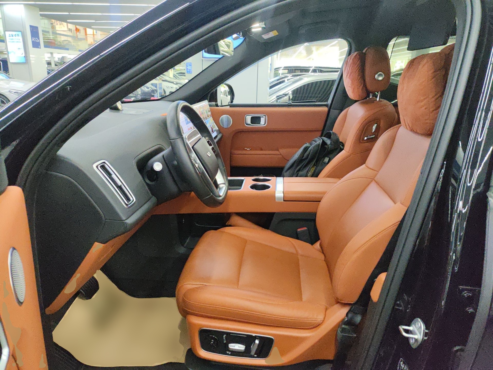 Переднее сиденье в автомобиле