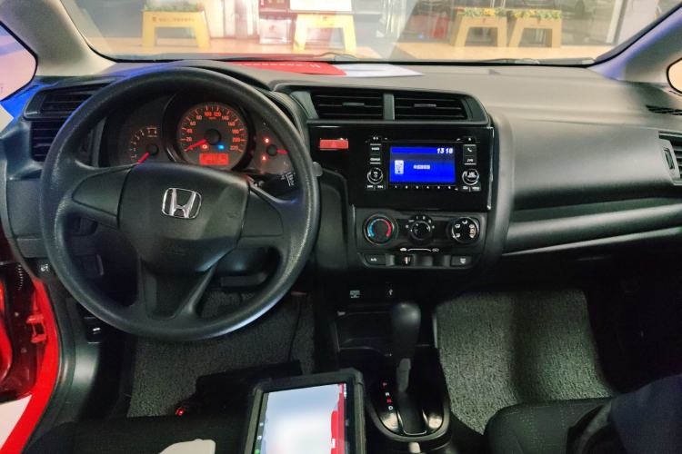 Used Honda Fit 2016 1.5L LX CVT Comfort Model Center Console