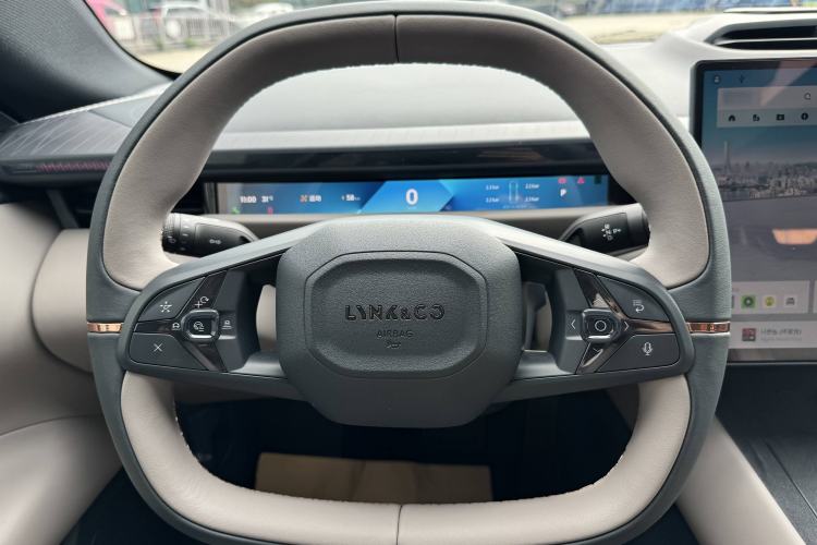 Used Lynk & Co Z10 2025 71 kWh 602 km Range Rear-Wheel Drive Pro
