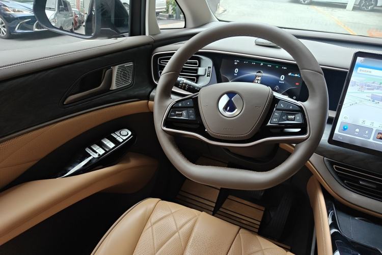 Used Denza D9 2022 DM-i 1040 Prestige Model
