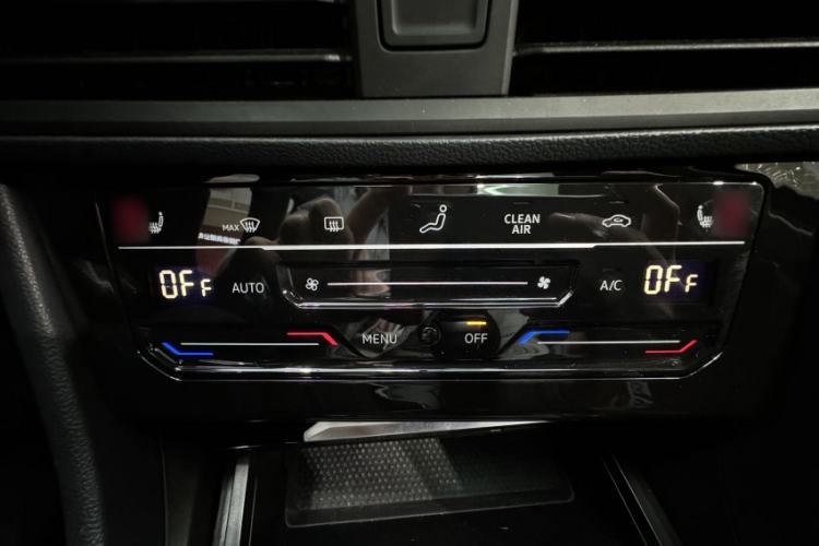 Used Volkswagen Sagitar 2021 280TSI DSG Luxury Smart Connectivity Edition Interior 5