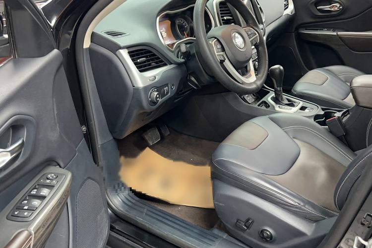 Used Jeep Cherokee 2020 2.0L Two-Wheel Drive Classic Sports Edition