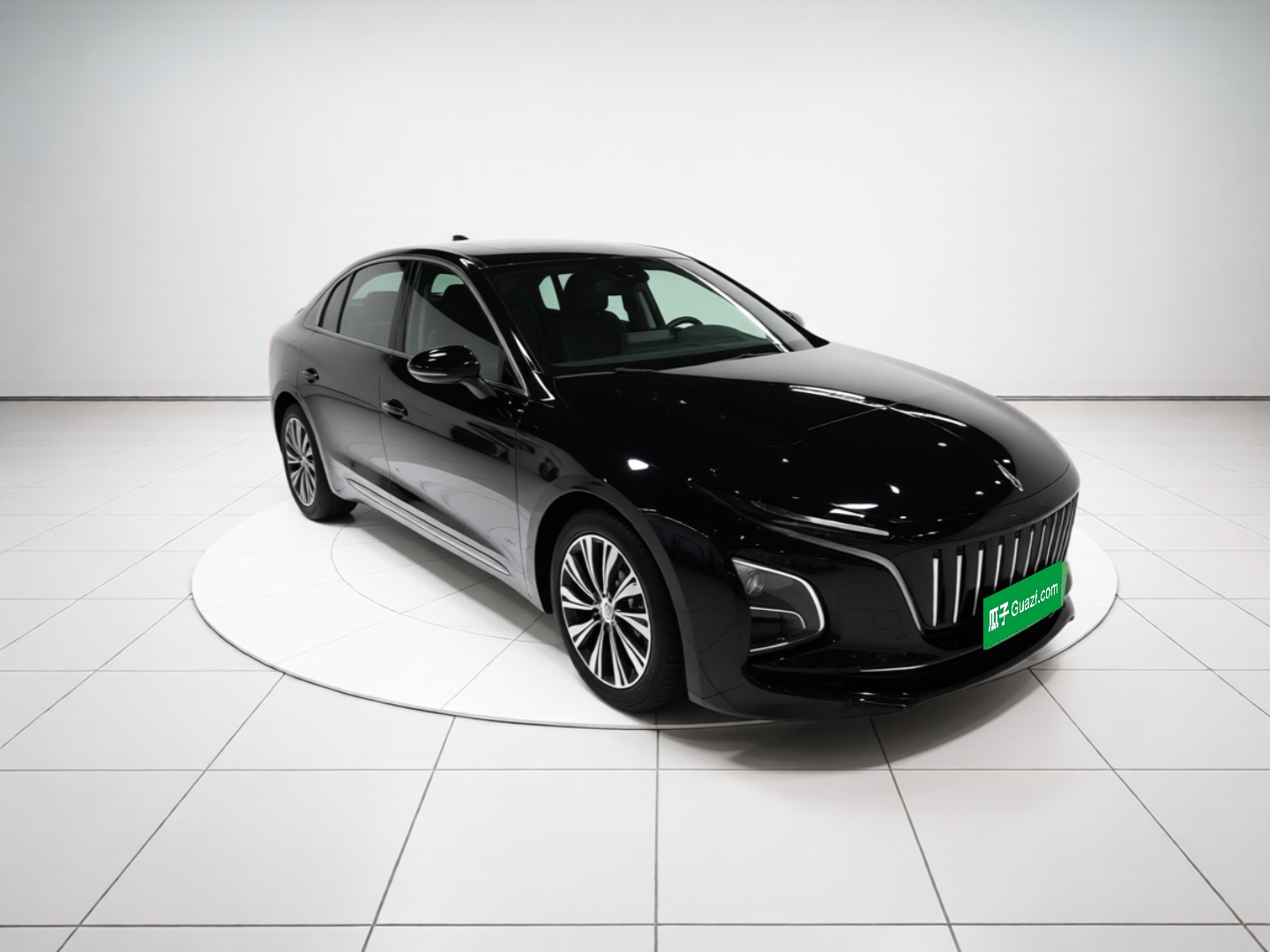 Hongqi E-QM5 2022 431 km Charge & Enjoy Edition — снимка 3