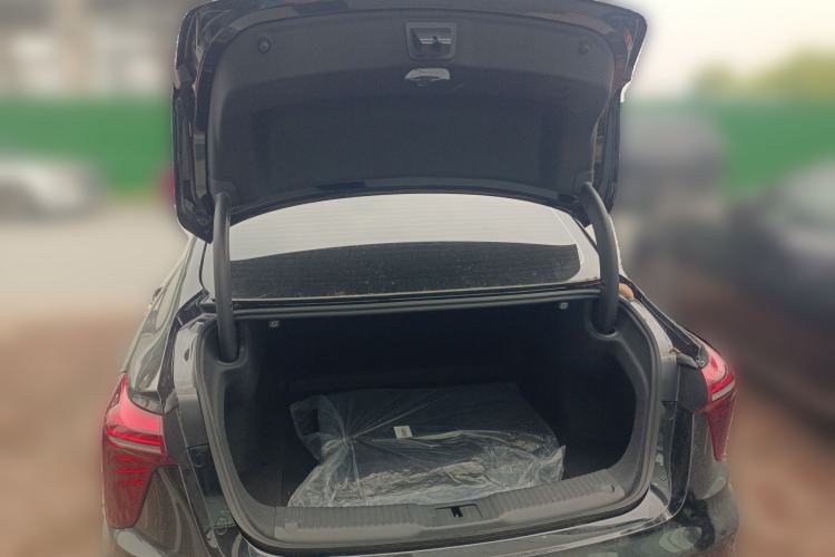 Used Hongqi H5 2025 2.0T Automatic Flag Edition – 500 000 Units Commemorative Version