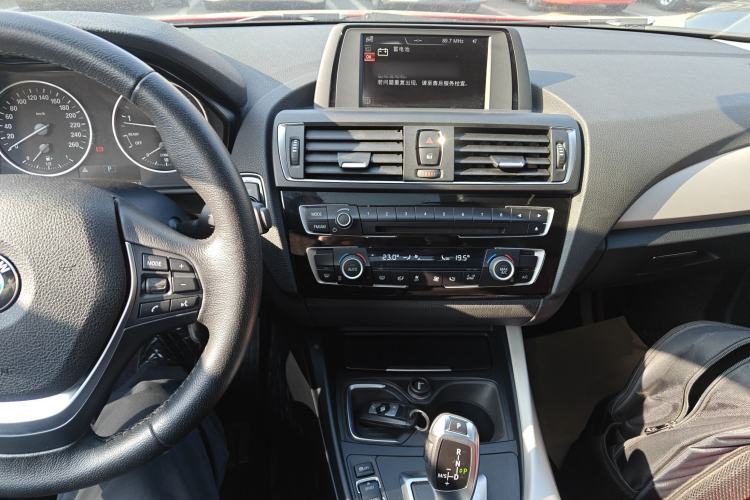 Used BMW 1 Series 2015 120i Leading Model Center Console