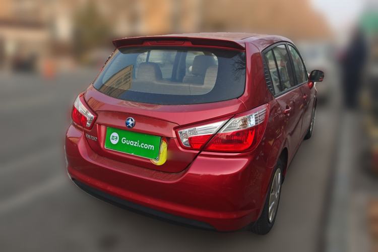 Used Venucia R50 2015 1.6L Manual Fashion Edition
