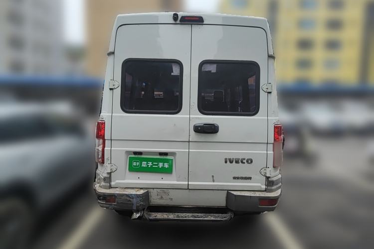 Used Iveco Daily 2020 2.5T A35 Passenger Van with Dual Tires Mid-Roof Design 5-9 Seater China V Emission Standard Rear