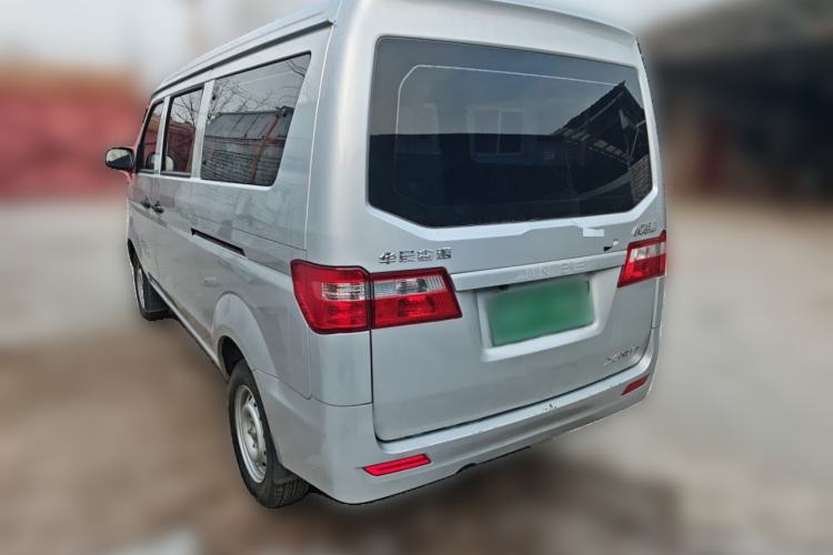 Used Jinbei Hiace X30 2023 1.5L Super-Comfortable Passenger Van 5/6/7-Seater Non-Air-Conditioned Version Model SWC15M