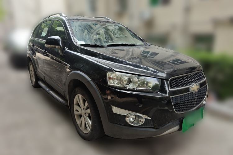 Used Chevrolet Captiva 2014 2.4L 4x4 Flagship Edition 7 Seats Front Right 45 Deg