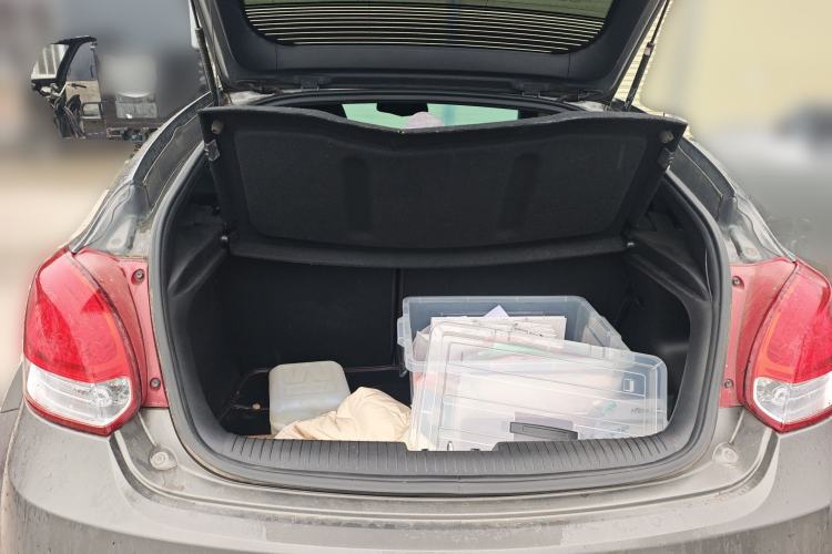 Used Hyundai Veloster 2015 1.6T Automatic Luxury Edition Trunk