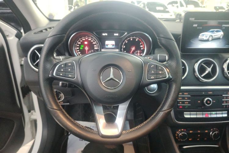 Used Mercedes-Benz GLA 2017 GLA 200 Fashion Model
