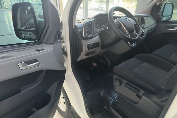 Used SAIC MAXUS Xintu V80 2024 Aoyuntong 6MT Short-Wheelbase Mid-Roof Model 147 Ps 5/6 Seats
