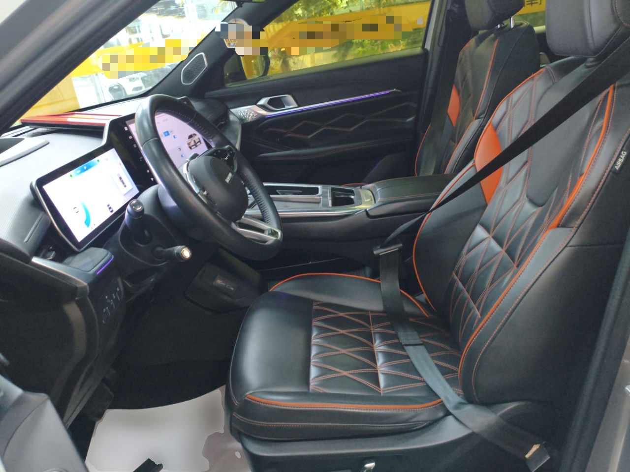 المقاعد الأمامية داخل السيارة