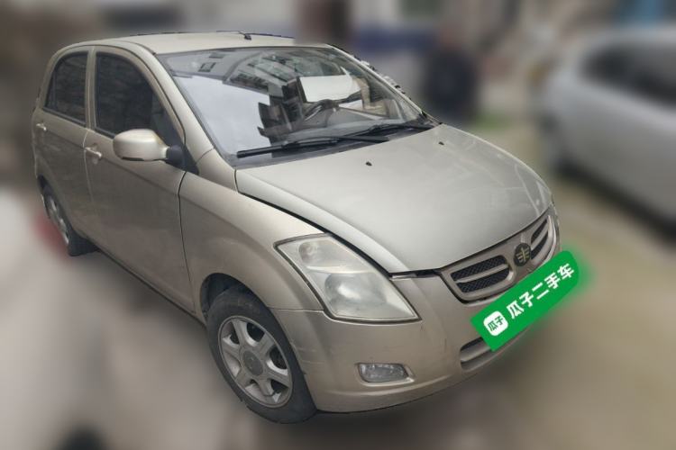 Used FAW Weizhi V2 2010 1.3L Manual Luxury Version Front Right 45 Deg