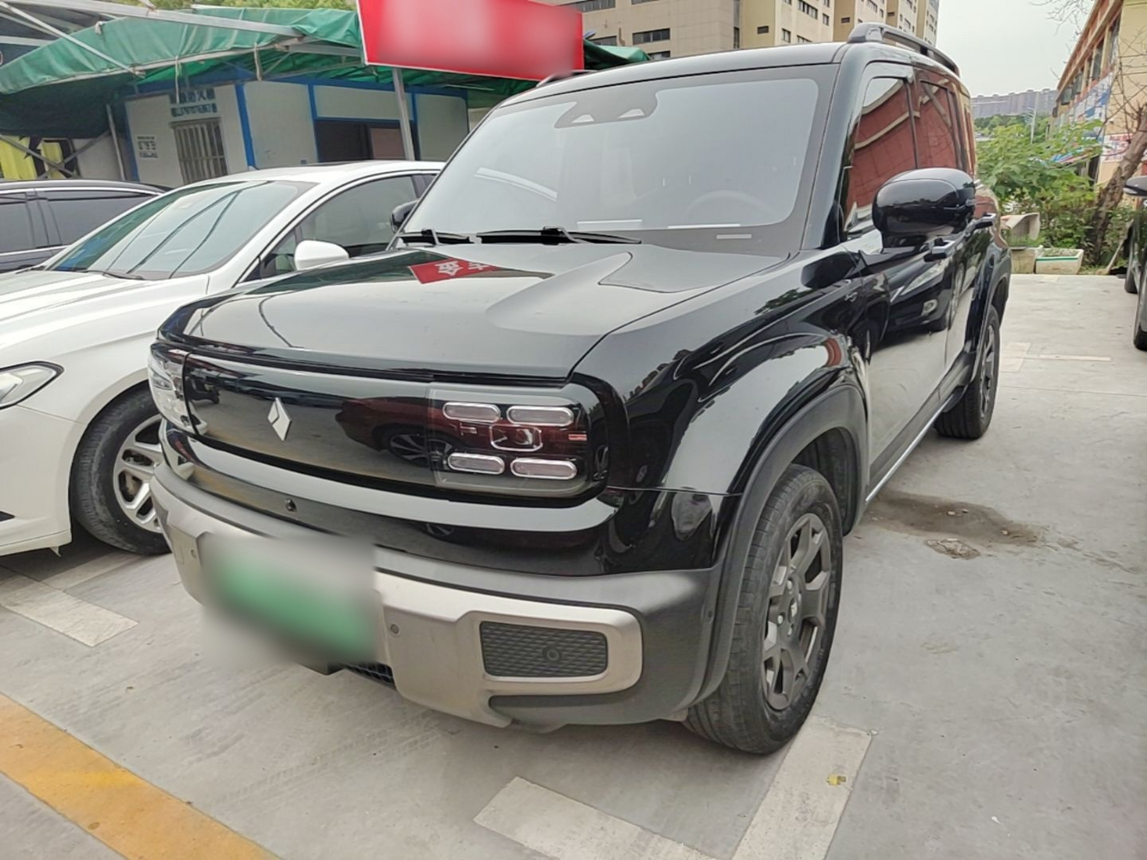 Под передней частью автомобиля
