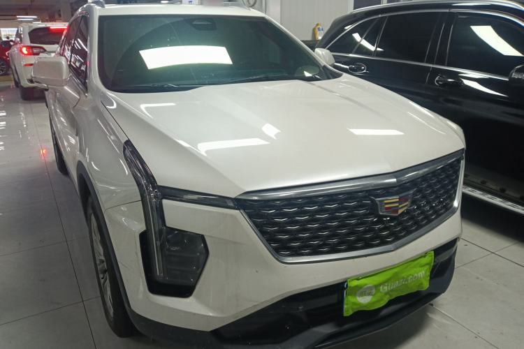 Used Cadillac XT4 2024 28T Two-Wheel-Drive Luxury Version Front Right 45 Deg