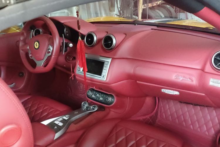 Used Ferrari California T 2009 4.3L Standard Edition Center Console