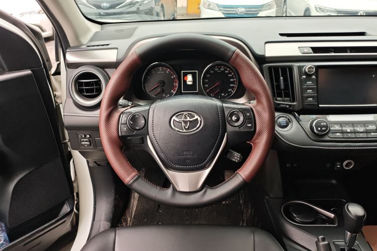 Used Toyota RAV4 2019 2.0L CVT Two-Wheel Drive Fashion X Limited Edition China VI Standard