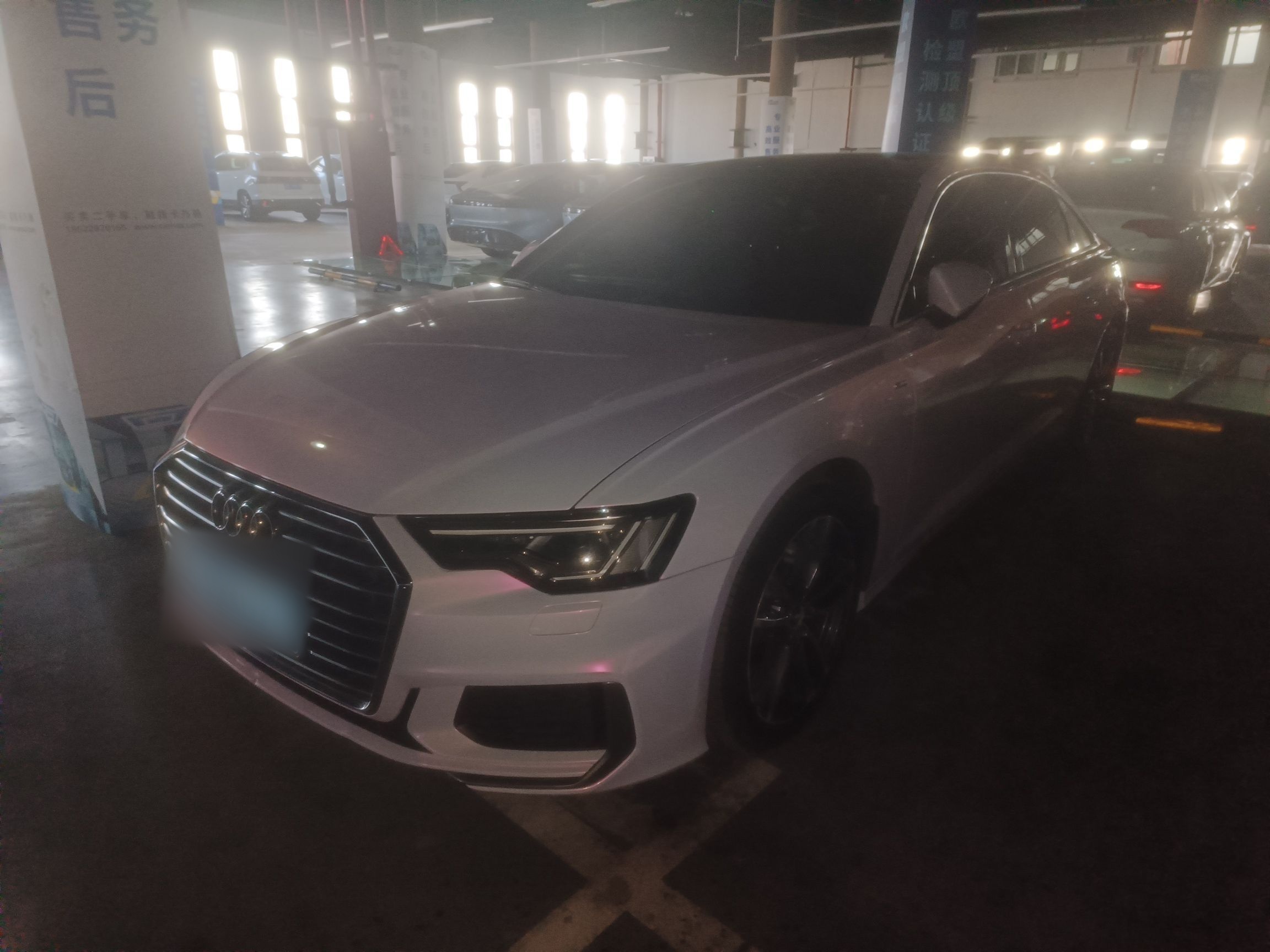 تحت مقدمة السيارة