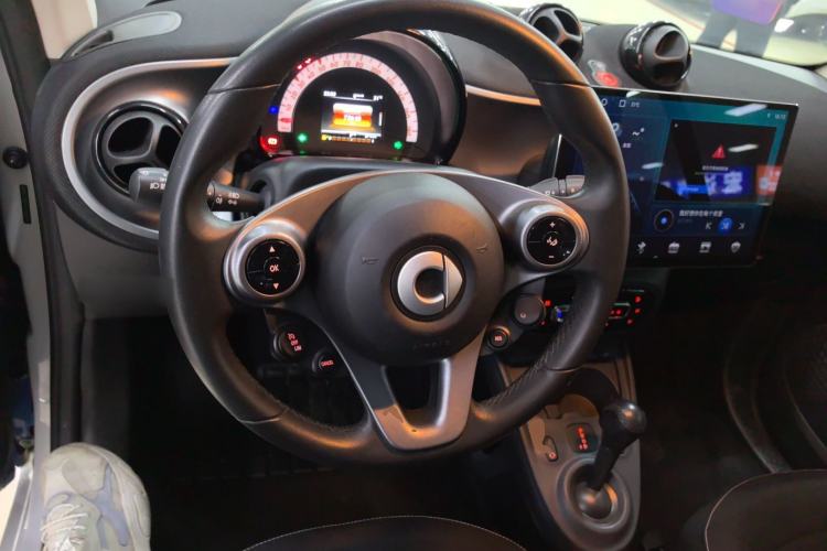 Used smart fortwo 2019 0.9T 66kW Hardtop Wind Power Edition China VI Steering Wheel