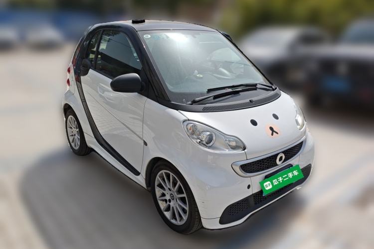 Used smart fortwo 2012 1.0 MHD Hardtop Comfort Edition Front Right 45 Deg