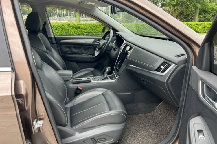 Used Roewe RX5 2016 20T Two-Wheel Drive Automatic Internet Smart Edition
