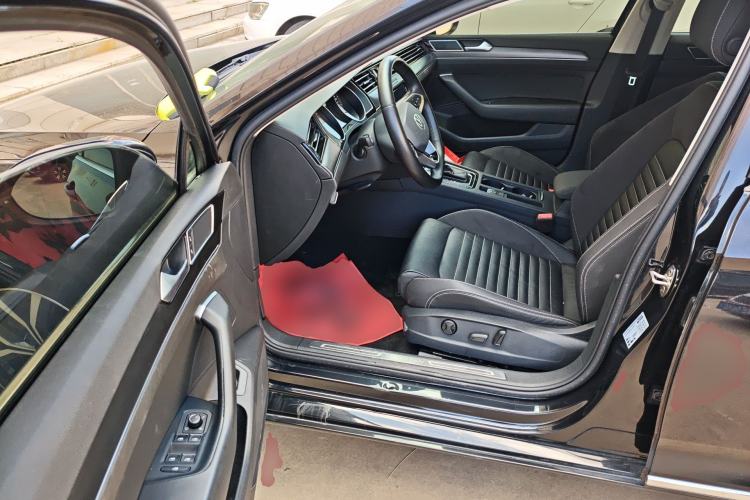 Used Volkswagen Magotan 2020 330TSI DSG Leading Model Driver Seat