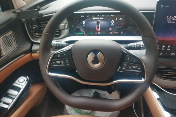 Used Denza D9 2024 DM-i 980 Four-Wheel Drive Prestige Model Steering Wheel