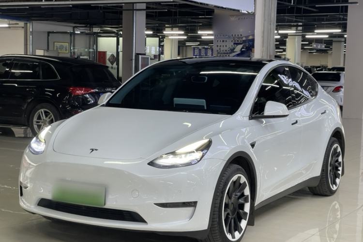 Used Tesla Model Y 2023 Long-Range All-Wheel-Drive Version