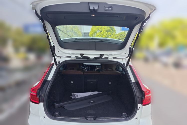 Used Volvo V60 2024 B5 Zhiyuan Luxury Edition
