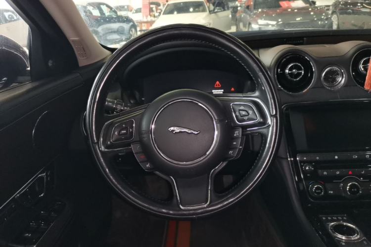Used Jaguar XJ 2016 XJL 2.0T Two-Wheel-Drive Elegant Business Edition
