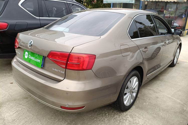 Used Volkswagen Sagitar 2015 1.6L Manual Comfort Model