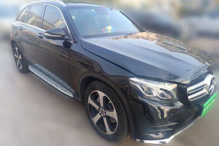 Used Mercedes-Benz GLC 2019 Facelift GLC 260 L 4MATIC Luxury Model Front Right 45 Deg