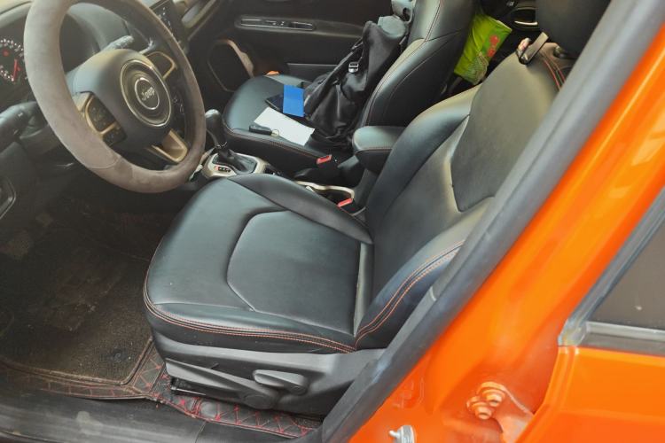 Used Jeep Renegade 2018 Connected Large Screen Version 180T Automatic Jingneng Version Left Front Seat