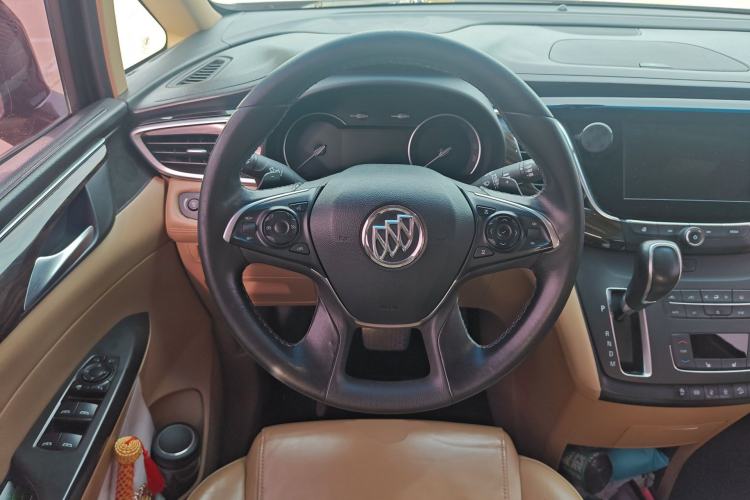 Used Buick GL8 2017 ES 28T Premium Version China V Standard Steering Wheel