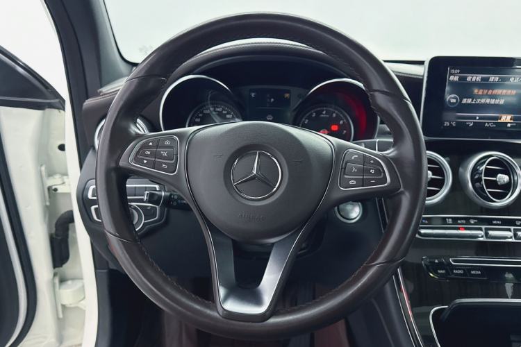 Used Mercedes-Benz GLC 2017 GLC 260 4MATIC Luxury Model Interior 2