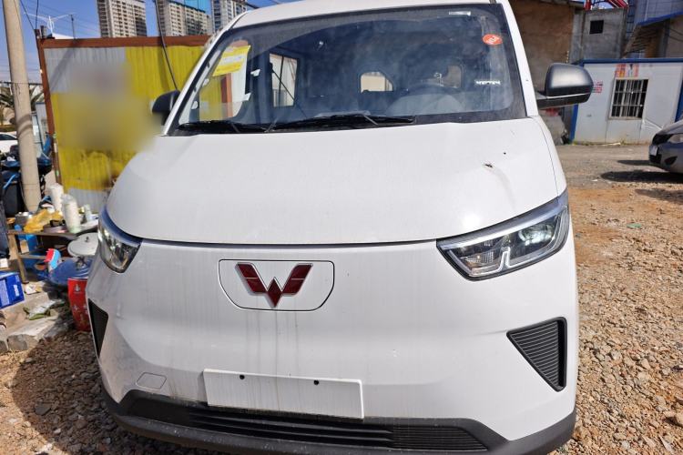 Used Wuling Yangguang 2024 300KM Comfort Version Passenger Van 75kW