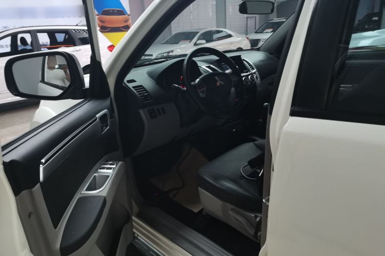 Used Mitsubishi Pajero Sport 2013 2.4L Manual Two-Wheel Drive Comfort Edition
